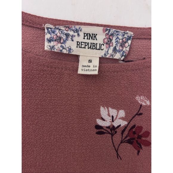 Pink Republic Knotted Hem Top Size S Round Neckline Floral Print 3/4 Sleeves - Picture 5 of 10